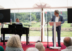 De winnaar van de gouden roos werd bekend gemaakt met een lied